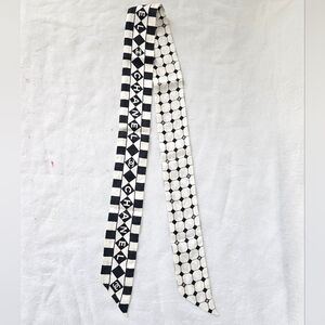 Auth NWOT CHANEL CC Logo Hexagon Pattern Silk Twilly